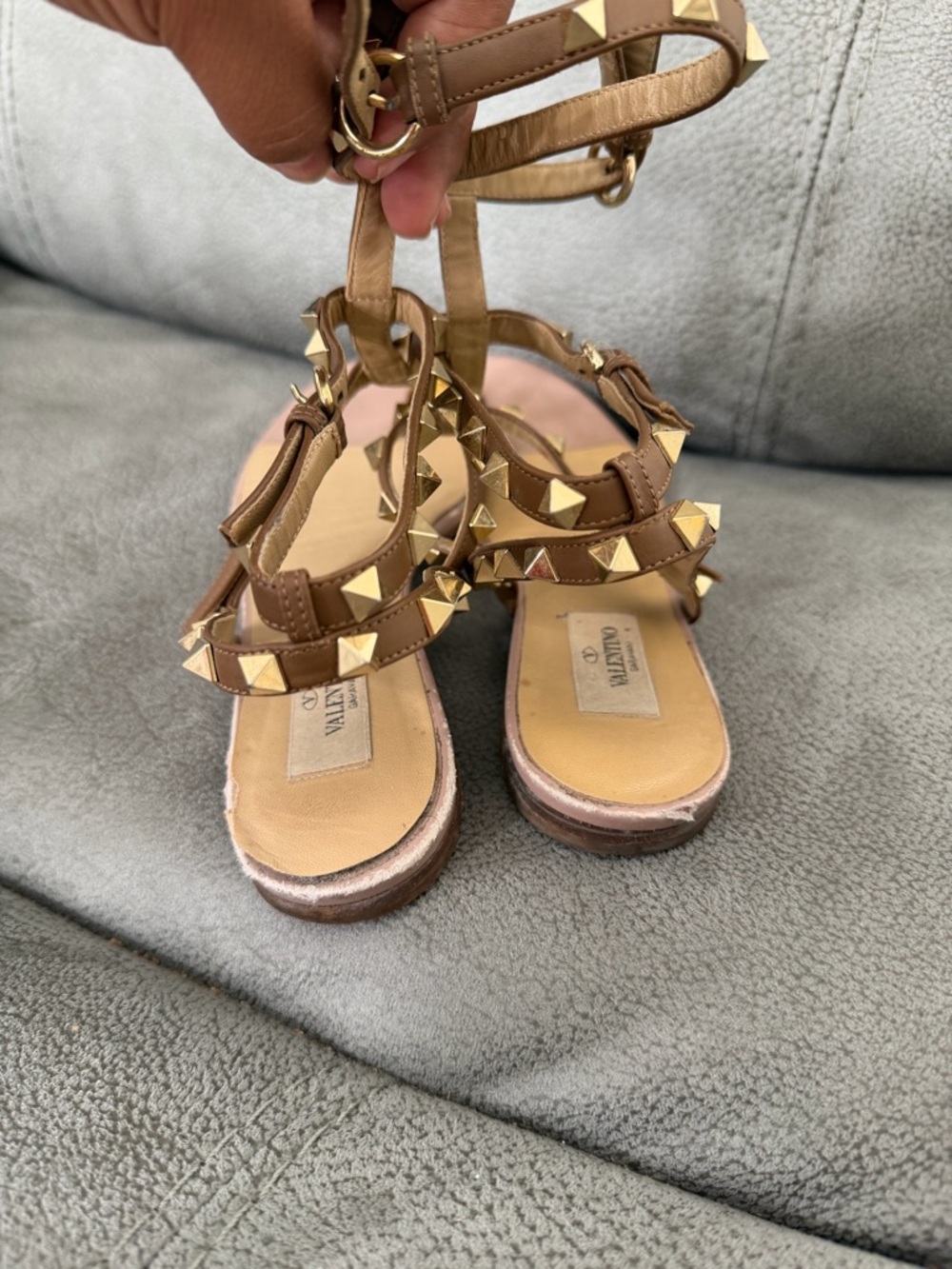 Valentino Garavani Tan Leather T-Strap Sandals with Gold Pyramid Studs - Picture 2 of 5
